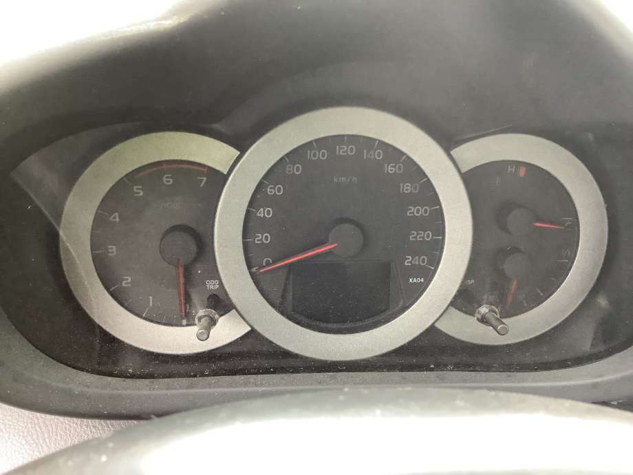 Instrumentpanel til Toyota RAV4, 2006-2009 (Type III, Fase 1)  (TOYOTA|)