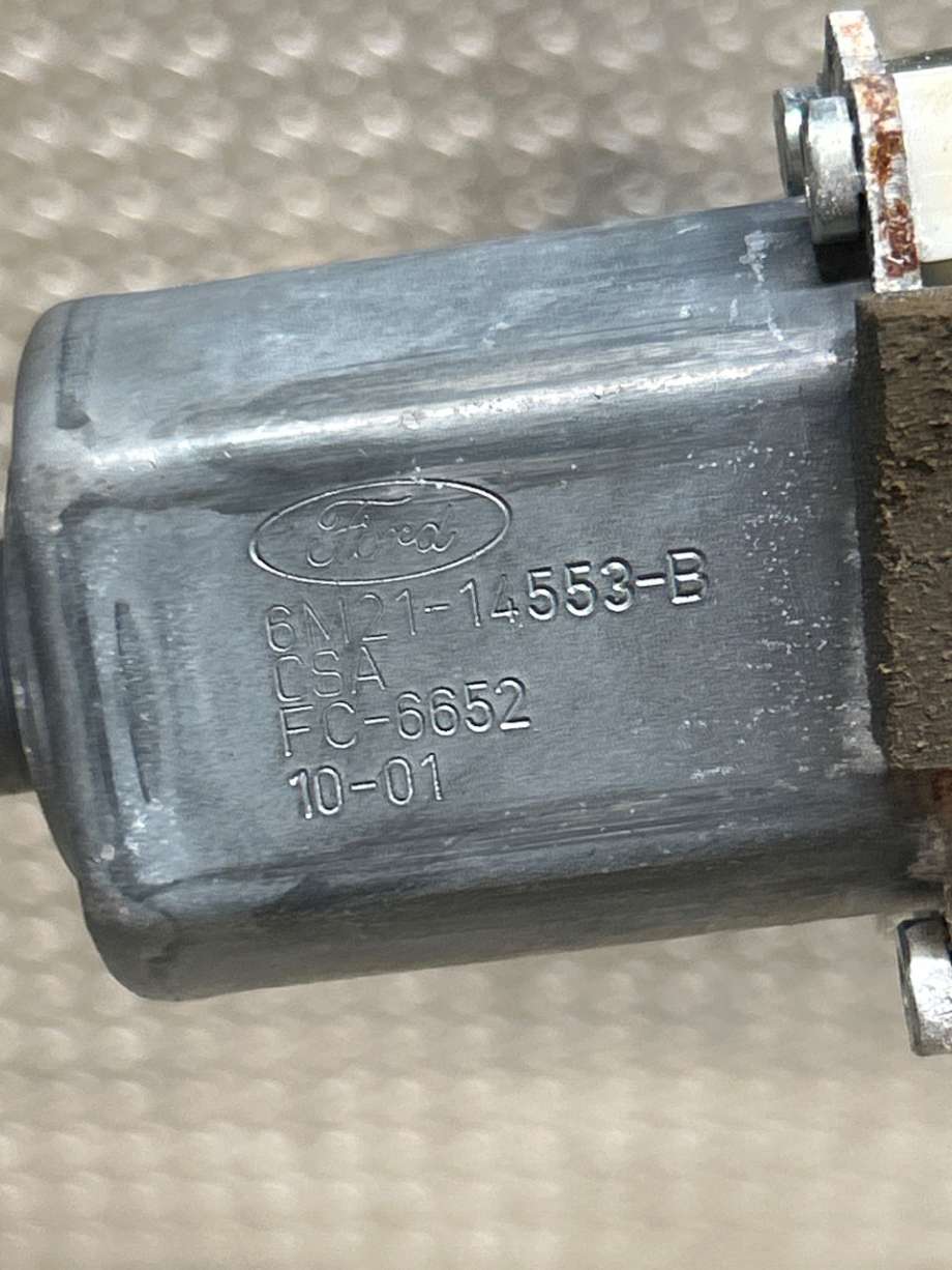 Ruteheis høyre til Ford Mondeo 2007-2010 (Type IV, Fase 1)  (FORD|6M211453AA|)