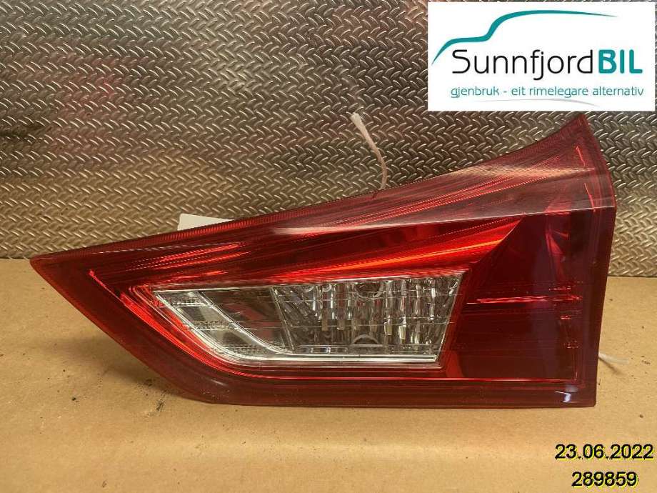 Baklykt høyre indre til Toyota Auris 2013-2015 (Type II, Fase 1) (TOYOTA|8158102500|)