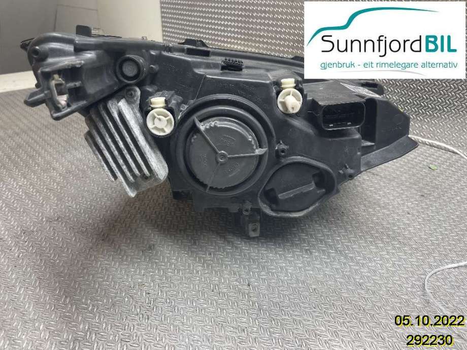 Frontlykt venstre halogen til BMW i3 2013-2022  (BMW|63 11 7 295 669||063.11-7295669-11)