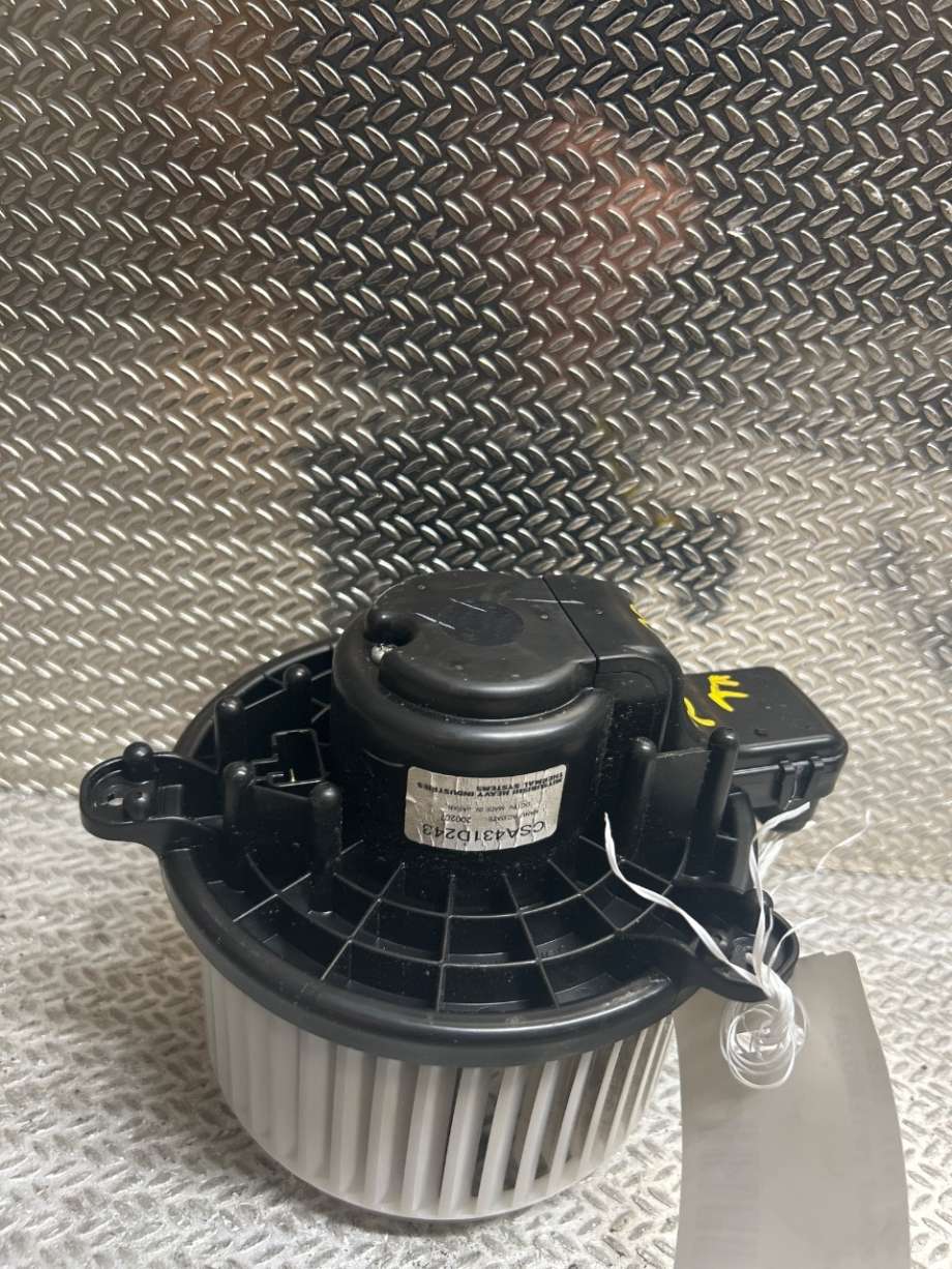 Varmeapparat motor til Suzuki Swift 2017-->> (SUZUKI|7415052RA0|CSA431D243|)