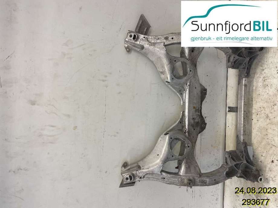 Travers foran hoved til BMW 5-Serie 2010-2017 (F10/F11) (F10/F11) (BMW|31116796692|)