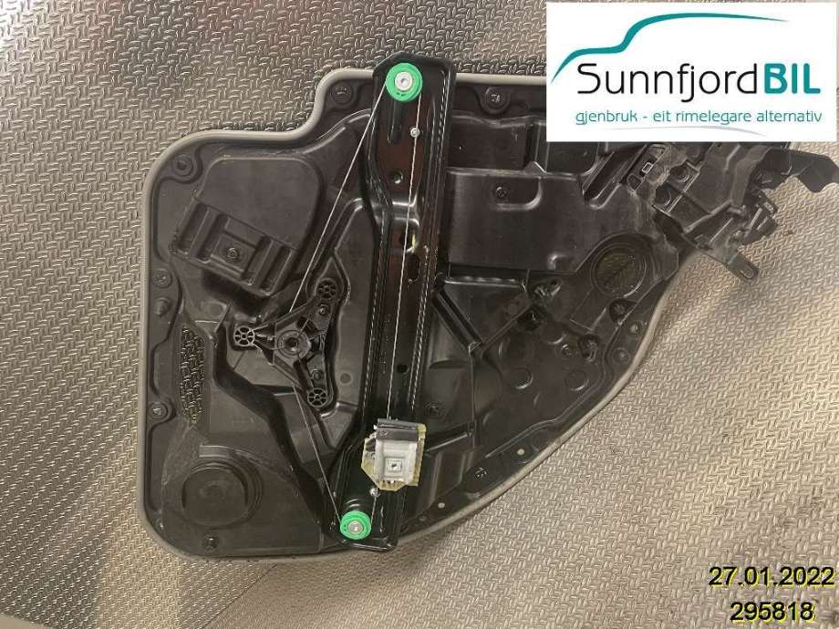 Ruteheis til Mercedes E-Klasse 2016-2023 (W213) (W213) (MERCEDES|A 213 730 67 05|)