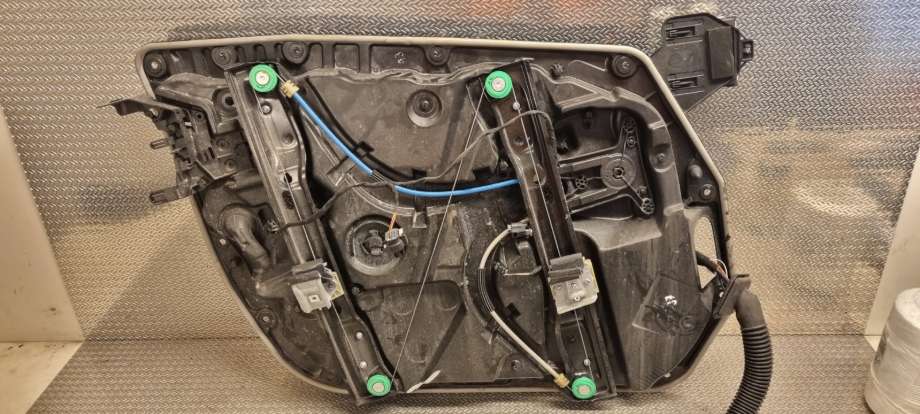 Ruteheis til Mercedes E-Klasse 2016-2023 (W213) (W213) (MERCEDES|A 213 720 52 05|)
