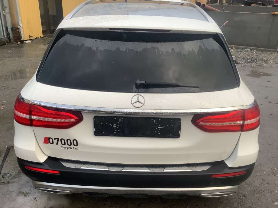 Bakluke til Mercedes E-Klasse, 2016-2023 (W213) (W213) (MERCEDES|A2137400105)