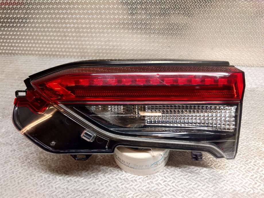 Baklykt høyre indre til Toyota RAV4 2019-->> (Type V)  (TOYOTA|81581-42151|8158142151|)