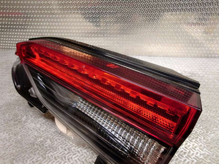 Baklykt høyre indre til Toyota RAV4 2019-->> (Type V)  (TOYOTA|81581-42151|8158142151|)