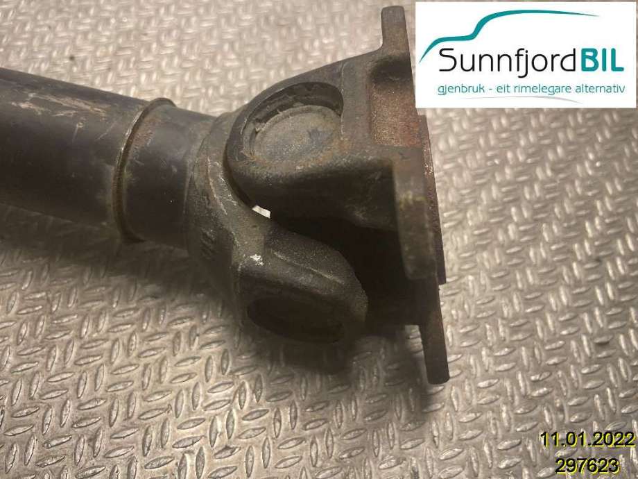 Mellomaksel fremre til BMW X3 2003-2006 (Fase 1) (E83) (E83) (BMW|26 20 3 423 931|)