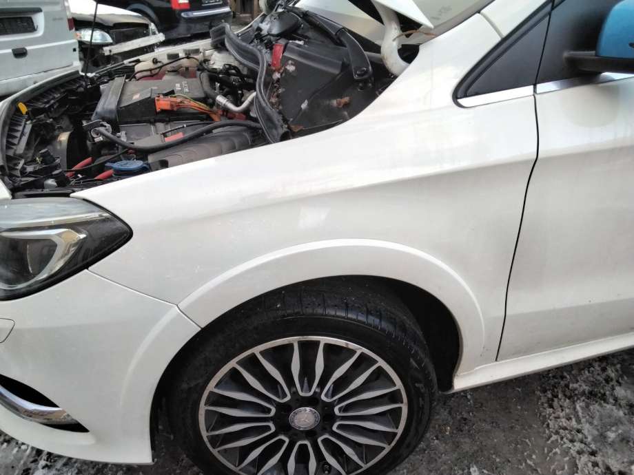 Skjerm venstre foran til Mercedes B-Klasse, 2011-2018 (W246) (W246) (MERCEDES|A 242 880 01 18)