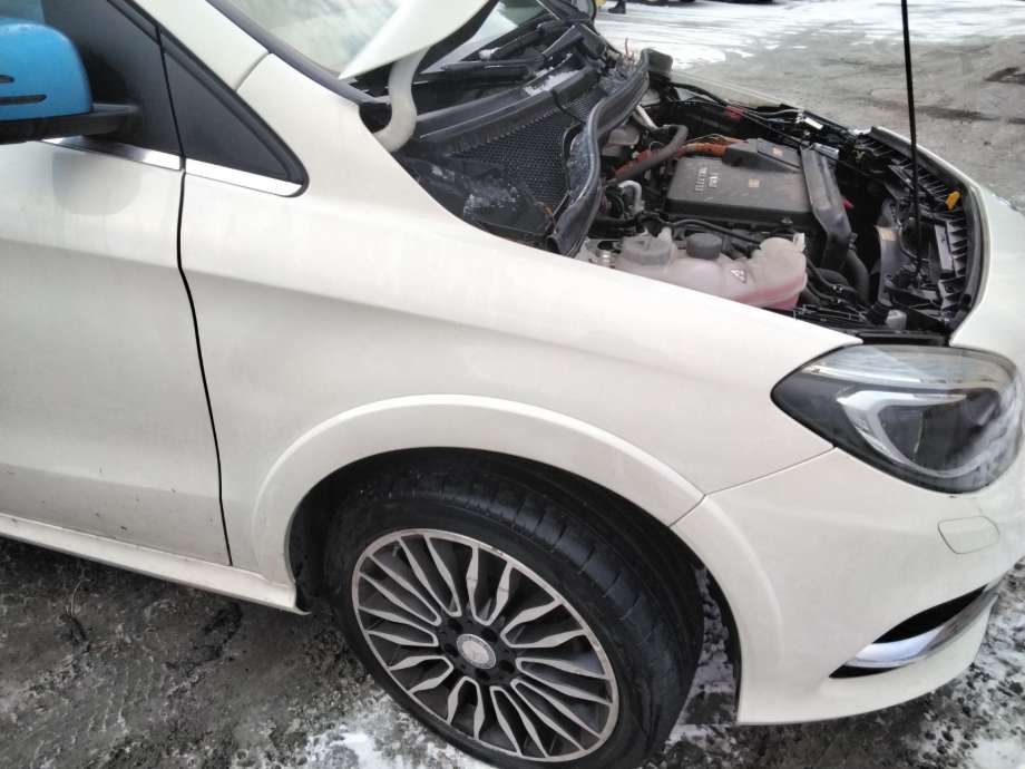 Skjerm høyre foran til Mercedes B-Klasse, 2011-2018 (W246) (W246) (MERCEDES|A 242 880 02 18)