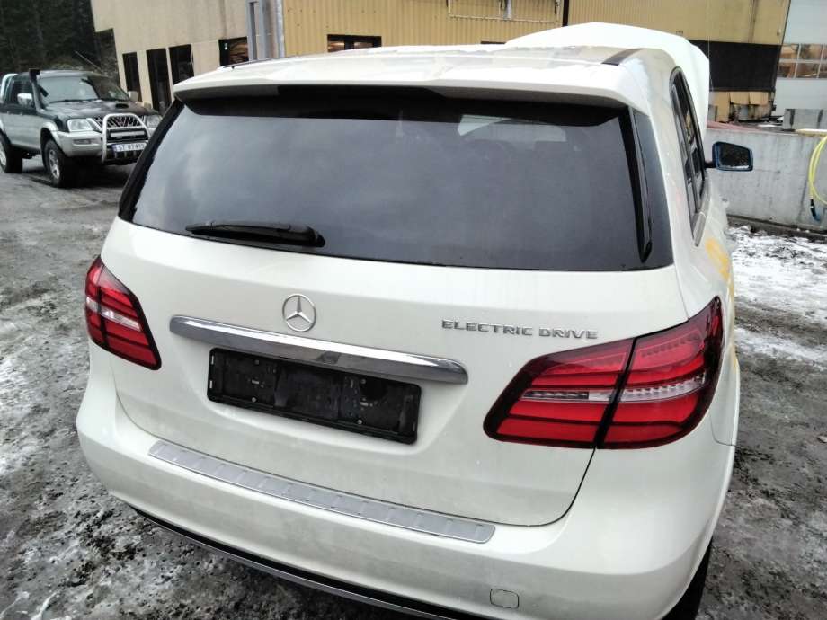 Bakluke combi til Mercedes B-Klasse, 2011-2018 (W246) (W246) (MERCEDES|A 246 740 01 05)