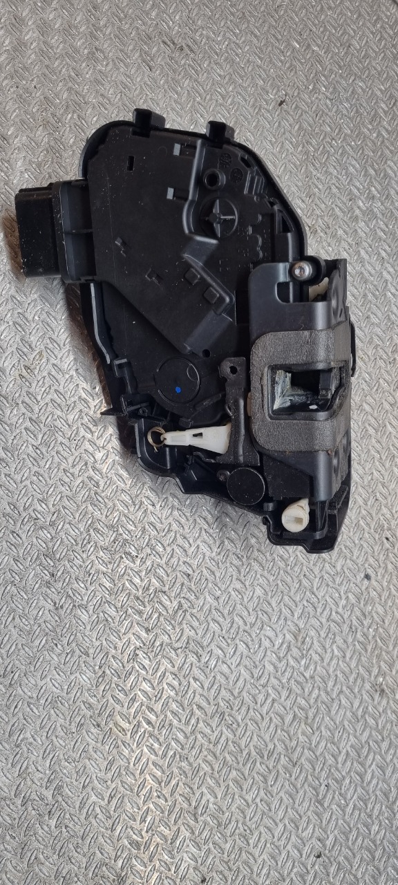 Låsekasse venstre til Ford Galaxy 2007-2010 (Type III, Fase 1)  (FORD|6M2A-R26413-ED|1791423|)