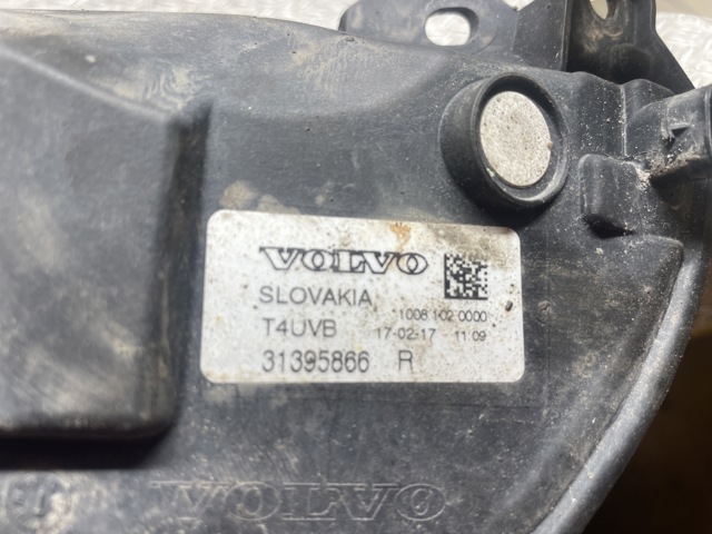 Tåkelykt høyre foran til Volvo V90 / V90 CC / S90 2016-->> (VOLVO|32337365|31395866|)