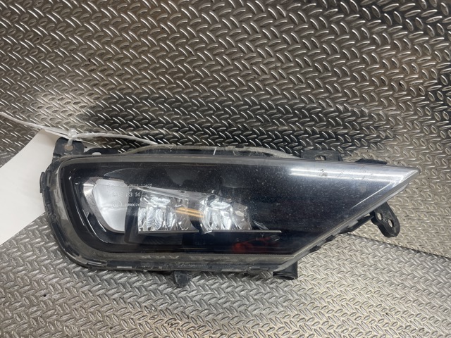 Tåkelykt høyre foran til Volvo V90 / V90 CC / S90 2016-->> (VOLVO|32337365|31395866|)