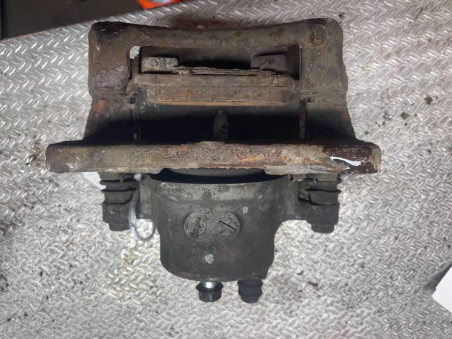 Bremsecaliper venstre foran til Toyota Prius 2004-2009 (Type II) (COMBI) (COMBI) (TOYOTA|4775047050|)