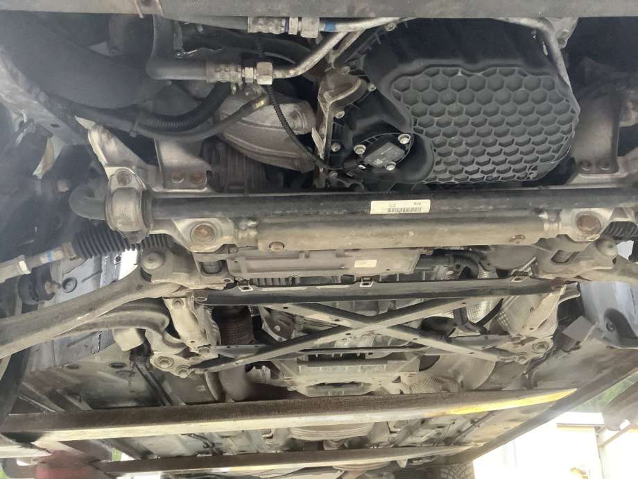 Travers foran hoved til Audi A4, 2007-2014 (Type IV) (B8) (B8) (AUDI|8K0 399 315 G)