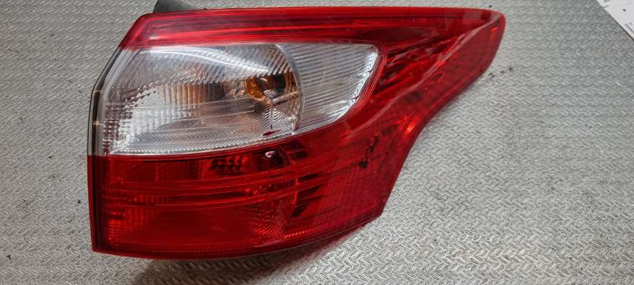 Baklykt høyre til Ford Focus 2011-2014 (Type III, Fase 1)  (FORD|1785519|BM5113404HG|)