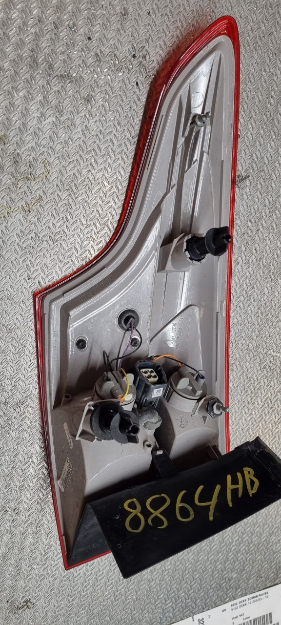 Baklykt høyre til Ford Focus 2011-2014 (Type III, Fase 1)  (FORD|1785519|BM5113404HG|)