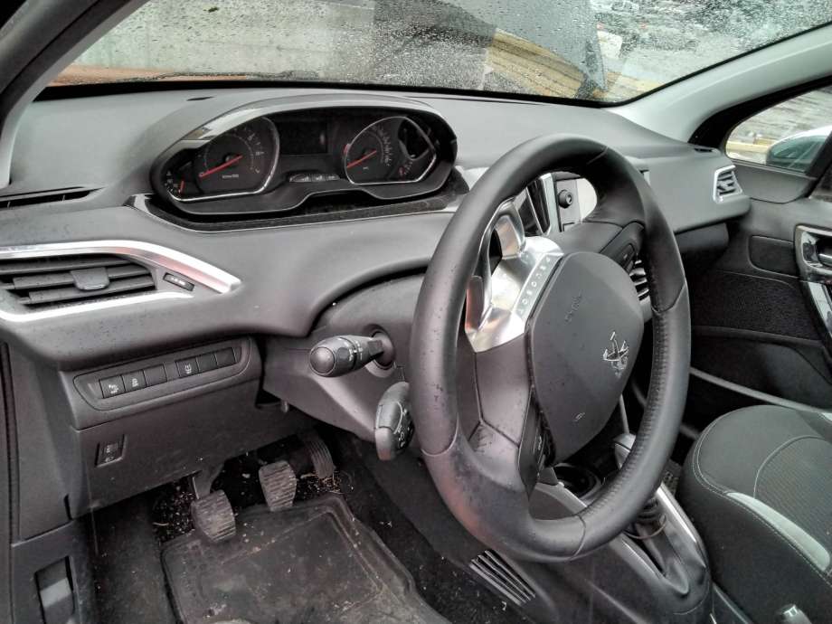 Dashbord til Peugeot 208, 2012-2019 (Type I)  (PEUGEOT|)