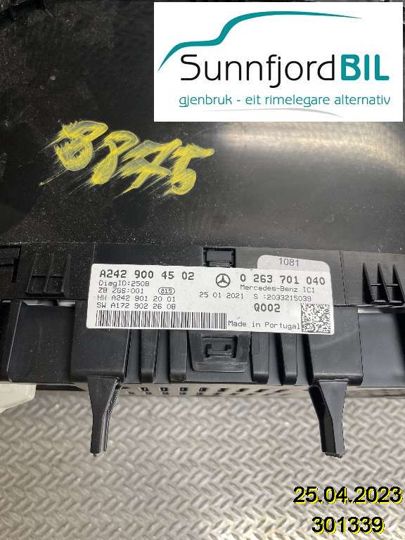 Instrumentpanel til Mercedes B-Klasse 2011-2018 (W246) (W246) (MERCEDES|A2429004502|0263701040)