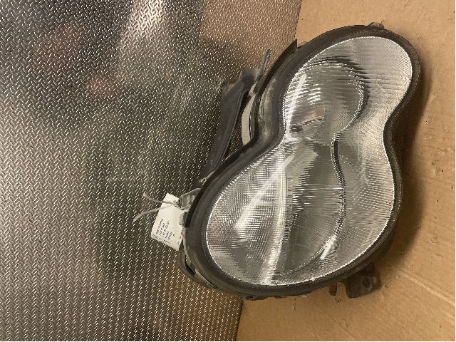 Frontlykt høyre halogen til Mercedes C-Klasse, 2004-2007 (Fase 2) (W203) (W203) (MERCEDES|A 203 820 02 61)