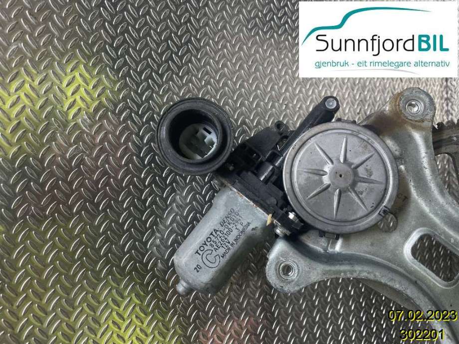 Ruteheis venstre til Toyota Hilux, 2012-2016  (TOYOTA|698200K041)