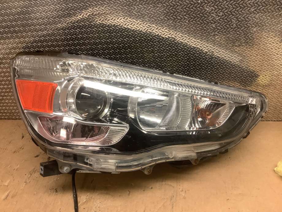 Frontlykt høyre xenon til Mitsubishi ASX, 2010-2019  (MITSUBISHI|8301B592)