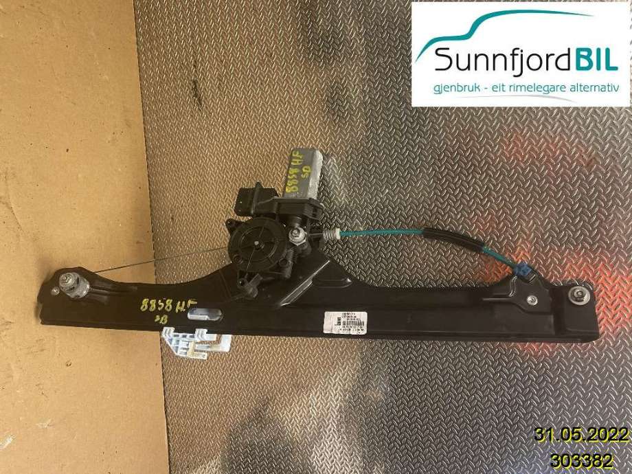 Ruteheis høyre til BMW 2-Serie, 2014-2021 (F22/F23) (F22/F23) (BMW|51 33 7 490 192)