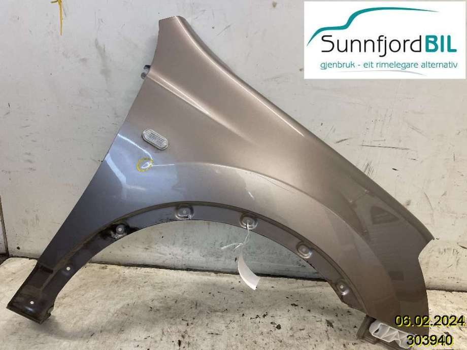 Skjerm høyre foran til Nissan Qashqai 2007-2010 (Type I, Fase 1)  (NISSAN|F3100JD0M0|)