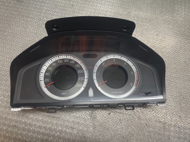 Instrumentpanel til Volvo V70, 2007-2013 (Type III, Fase 1)  (VOLVO|31270901AA)