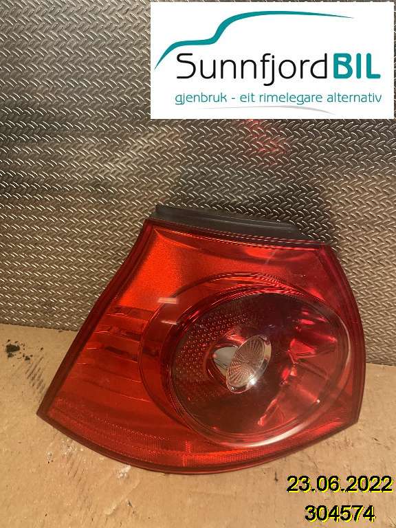 Baklykt venstre til VW Golf V, Combi, 2003-2008  (VOLKSWAGEN|1K6945095AA)