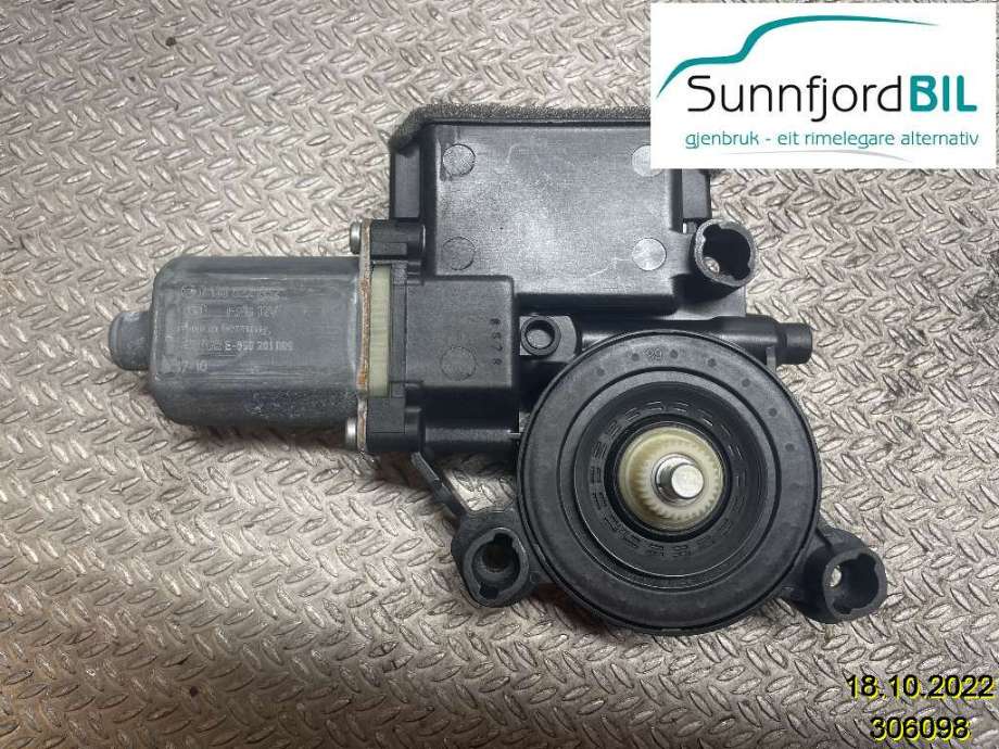 Ruteheis høyre til VW Transporter / Caravelle 2015-2019 (T6) (T6) (VOLKSWAGEN|7E0959802R|)