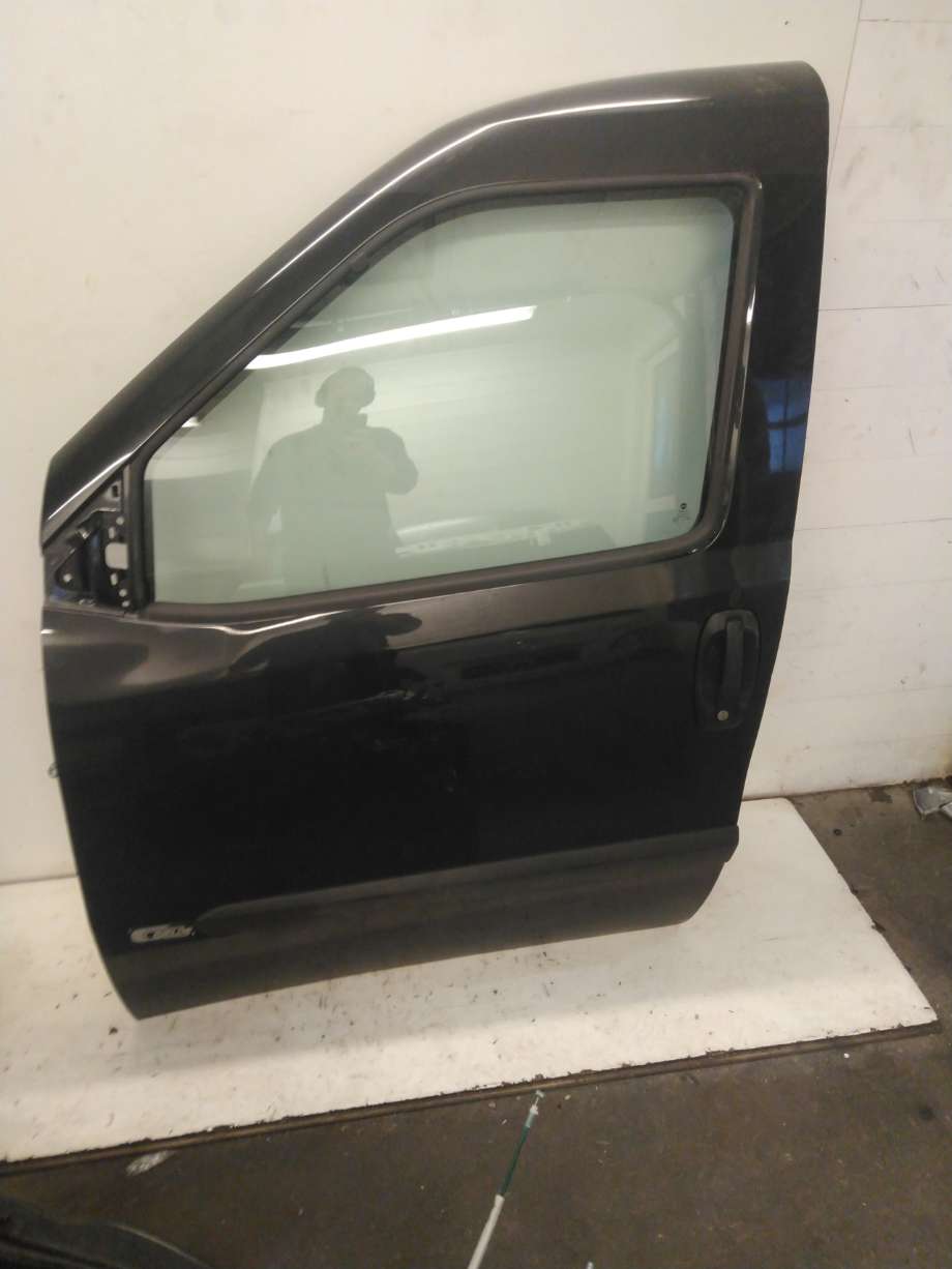 Dør venstre foran til Fiat Doblo, 2010-->> (Type II)  (FIAT|52122946)