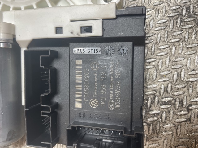 Ruteheis venstre til VW Passat 2005-2010 (B6) (B6) (VOLKSWAGEN|1K0959701L|980851109|1K0959793G)