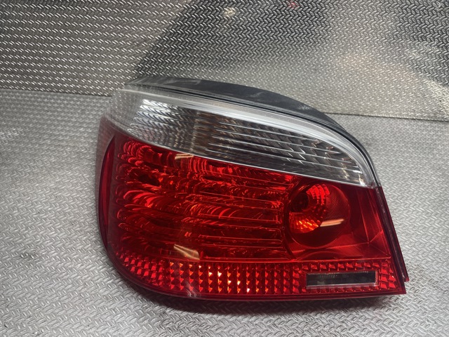 Baklykt venstre til BMW 5-Serie 2003-2010 (E60/E61) (E60/E61) (BMW|63217165737|63 21 7 165 737|)