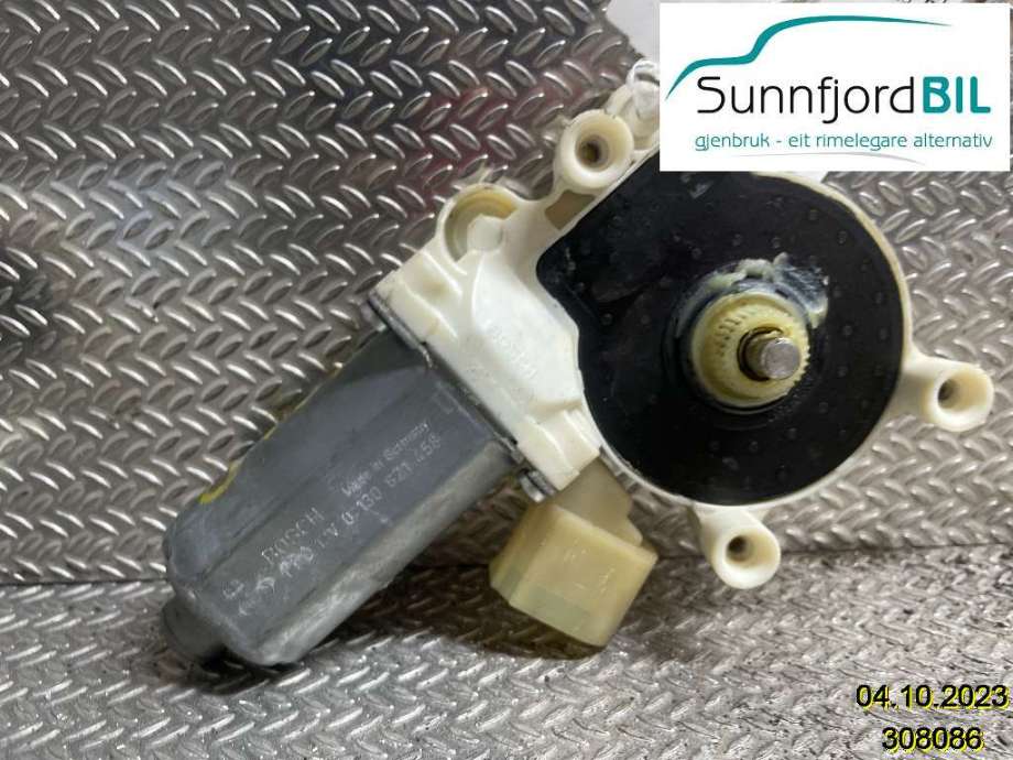 Ruteheis høyre foran til BMW 5-Serie 2003-2010 (E60/E61) (E60/E61) (BMW|67626981142|0130821458|6981142)