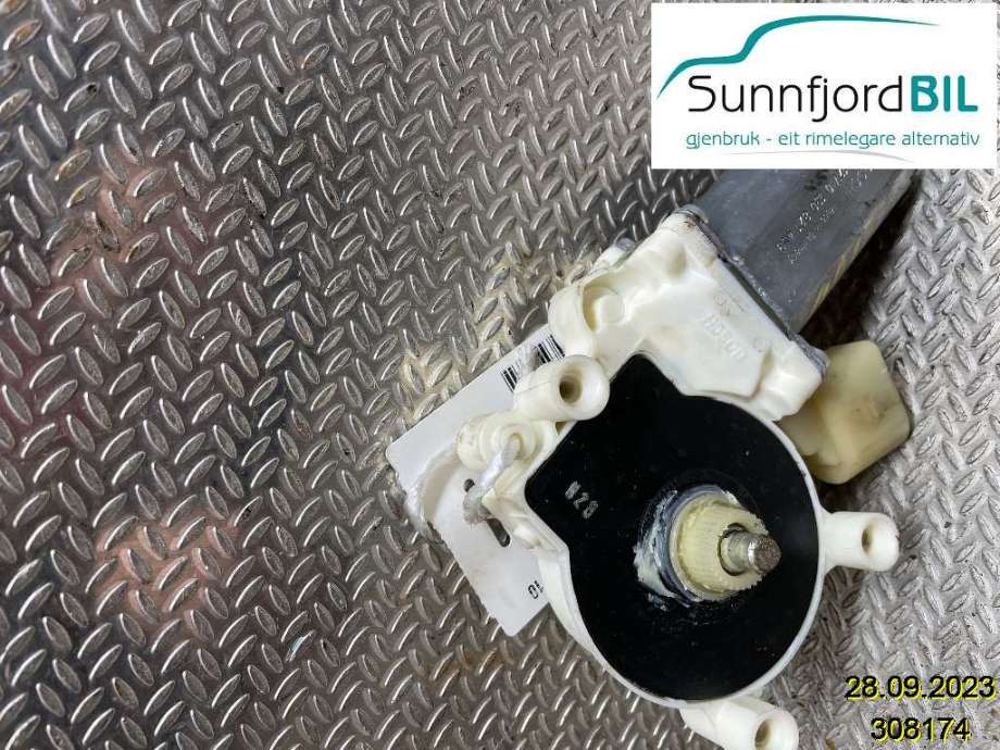 Ruteheis venstre til BMW 5-Serie 2003-2010 (E60/E61) (E60/E61) (BMW|67626981141|0130821459|)