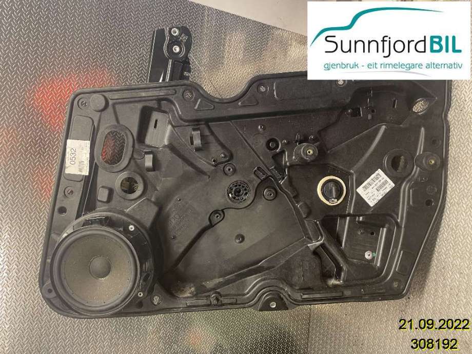 Ruteheis til VW Golf VI 2008-2012  (VOLKSWAGEN|5K0837462B|)