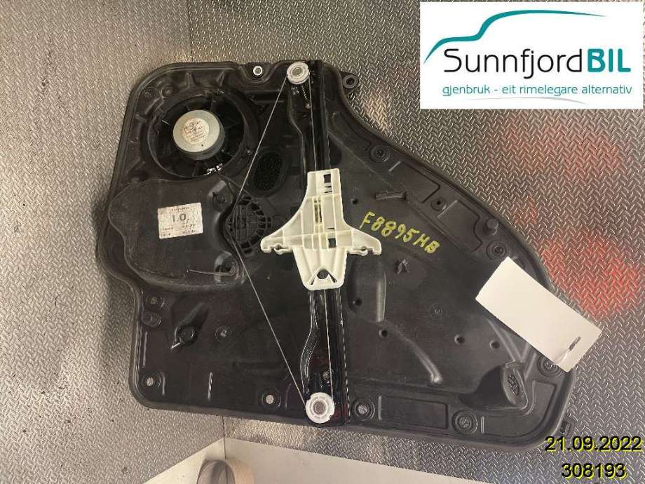 Ruteheis til VW Golf VI 2008-2012  (VOLKSWAGEN|5K4839462|)