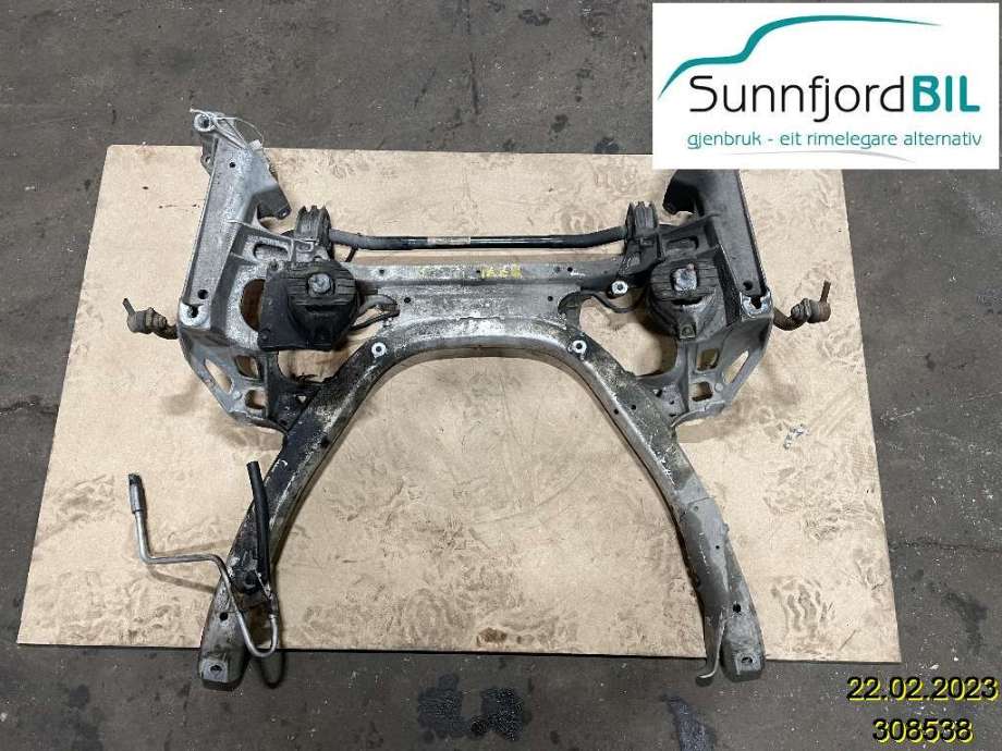 Travers foran hoved til BMW 5-Serie 2003-2010 (E60/E61) (E60/E61) (BMW|31 11 6 782 458||31116782458)