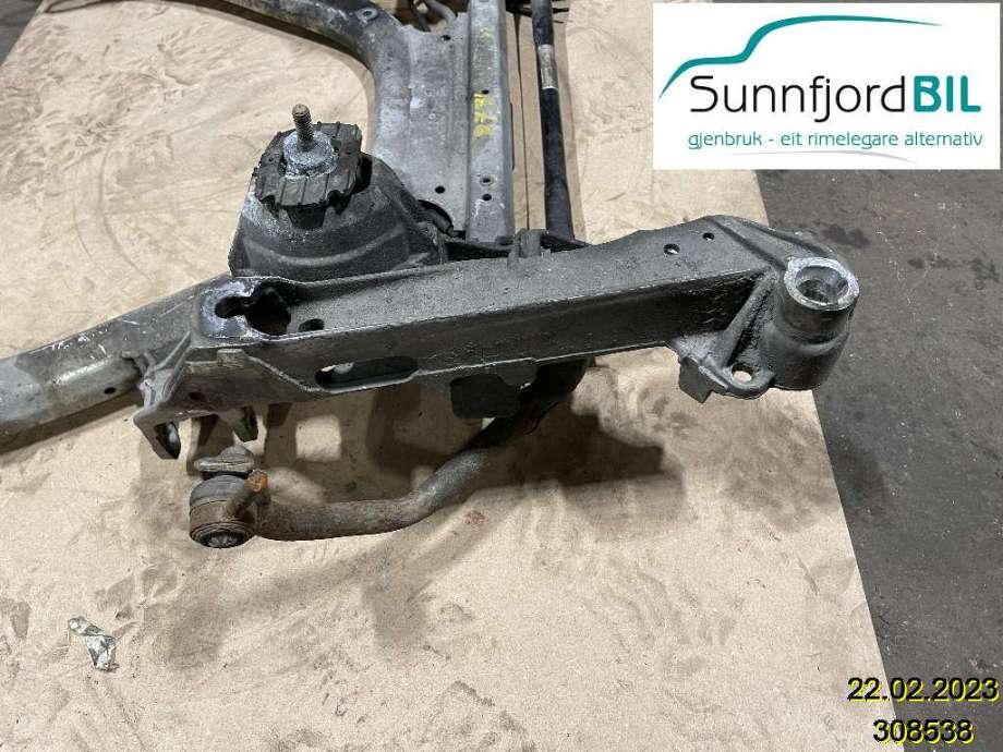 Travers foran hoved til BMW 5-Serie 2003-2010 (E60/E61) (E60/E61) (BMW|31 11 6 782 458||31116782458)