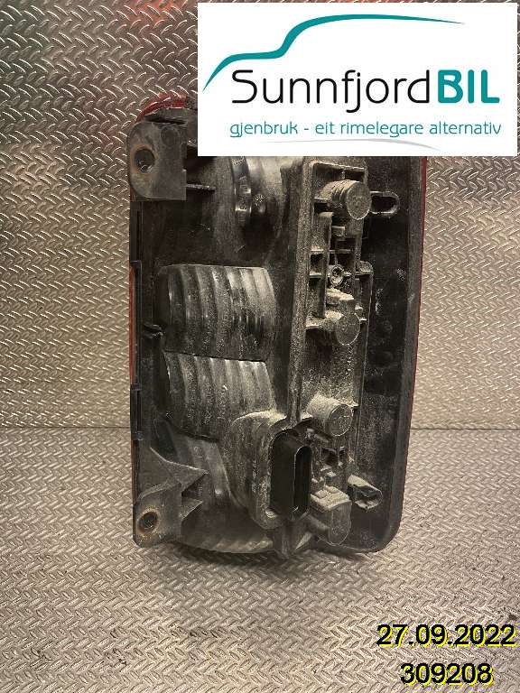 Baklykt venstre til VW Caddy 2004-2010 (Type III, Fase 1) (VOLKSWAGEN|2K0945111A|)
