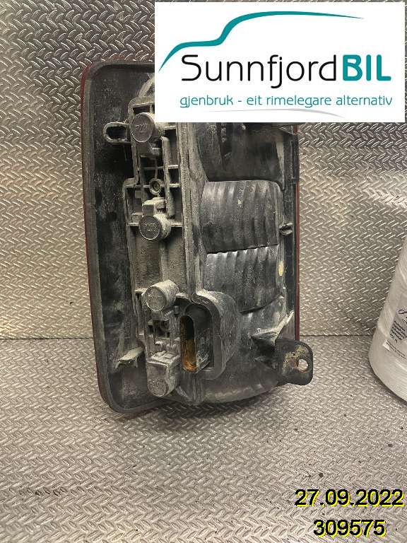 Baklykt høyre til VW Caddy 2004-2010 (Type III, Fase 1)  (VOLKSWAGEN|2K0945112A|)