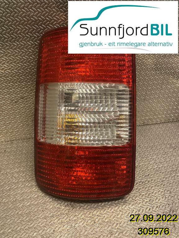 Baklykt venstre til VW Caddy, 2004-2010 (Type III, Fase 1)  (VOLKSWAGEN|2K0945111A)