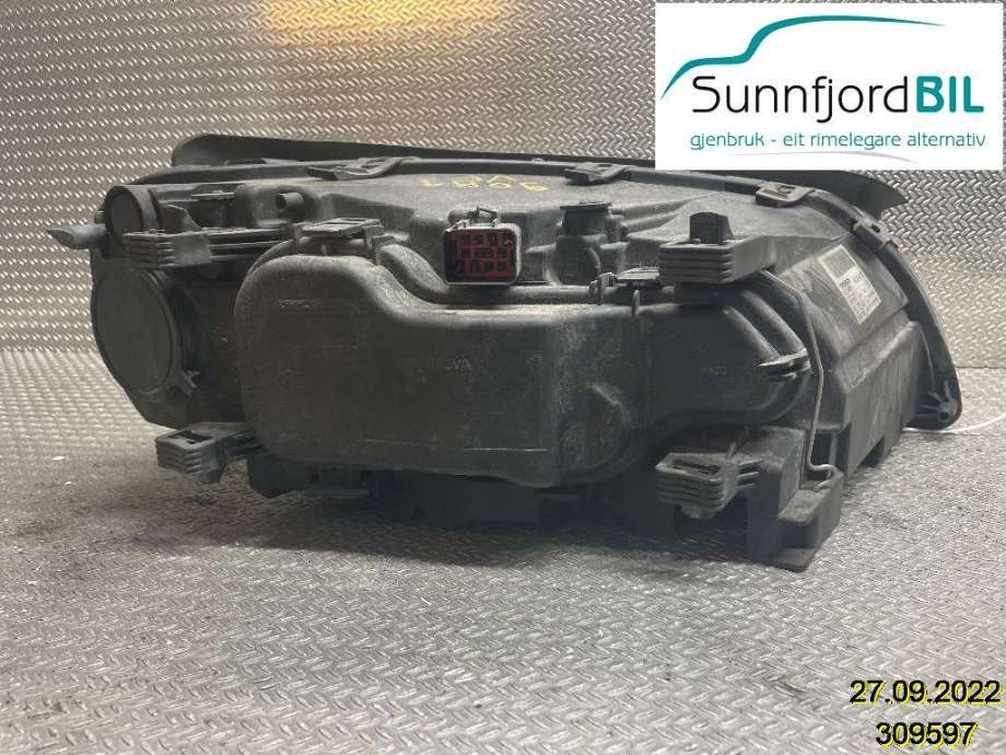 Frontlykt venstre halogen til Volvo V70 2007-2013 (Type III, Fase 1) (VOLVO|31214351|)