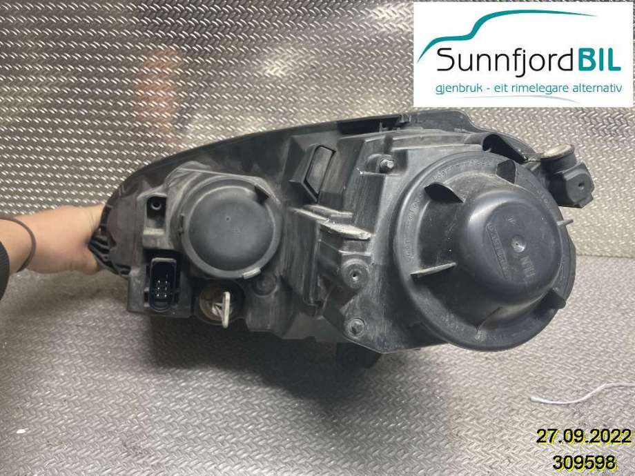Frontlykt høyre halogen til VW Golf V, Combi 2003-2008 (VOLKSWAGEN|1K6 941 030 P||1K6941006N)