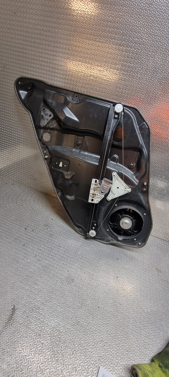 Ruteheis til Mercedes ML 2005-2011 (W164) (W164) (MERCEDES|A 164 730 32 79|)