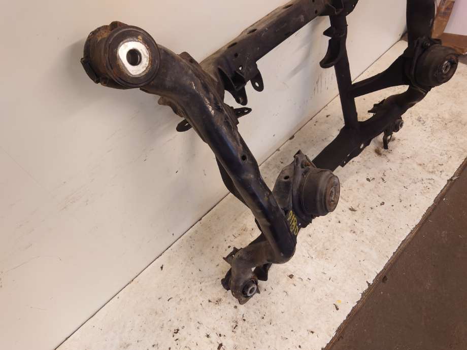 Travers foran hoved til Mercedes ML 2005-2011 (W164) (W164) (MERCEDES|A1643300058|A 164 330 00 58|)