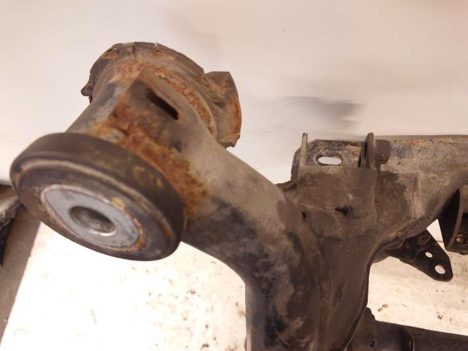 Travers foran hoved til Mercedes ML 2005-2011 (W164) (W164) (MERCEDES|A1643300058|A 164 330 00 58|)