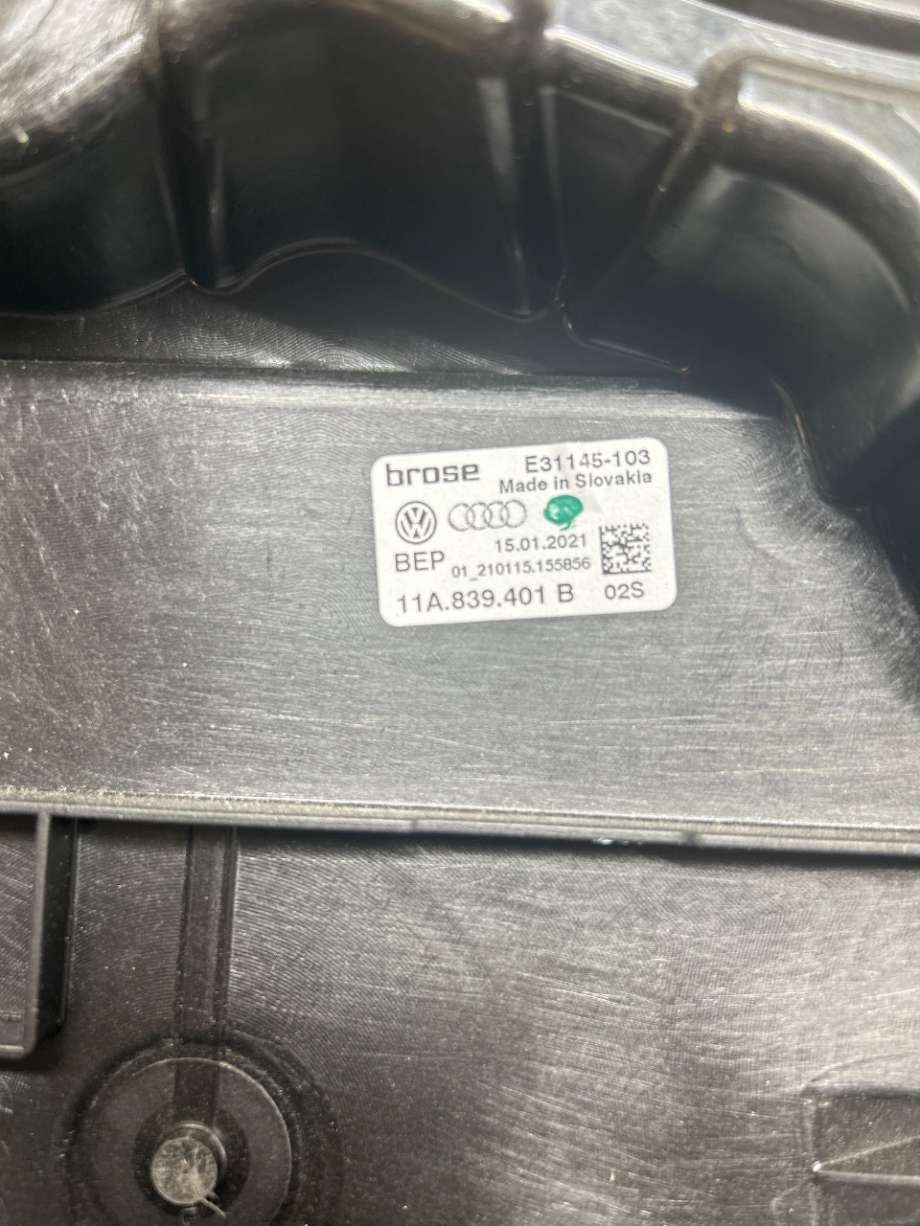 Ruteheis til VW ID.4 2020-->>  (11A 839 461 B||11A839401B)